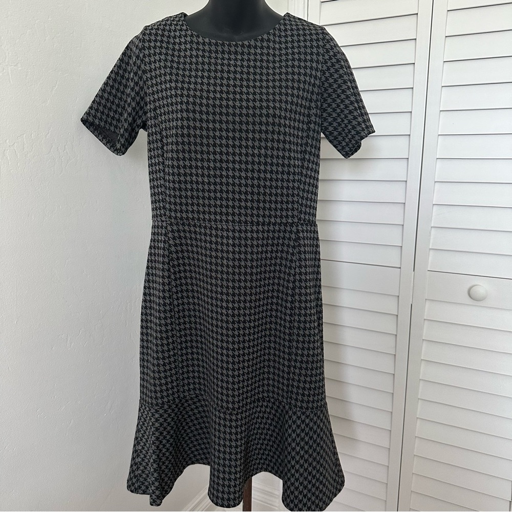 Banana Republic Dress, Gray/Black Houndstooth Print with Ruffle, US Size 8